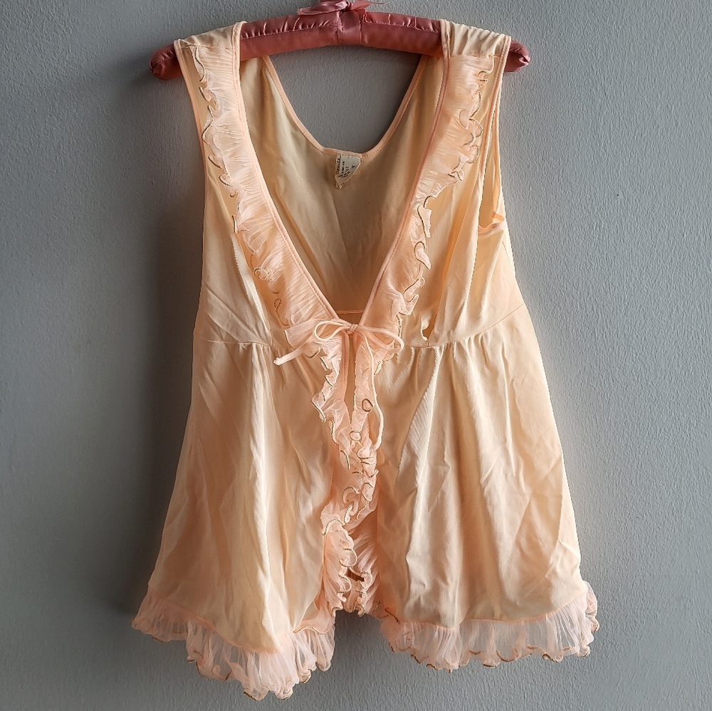 Vintage 1970s Peach Movie star bed coat